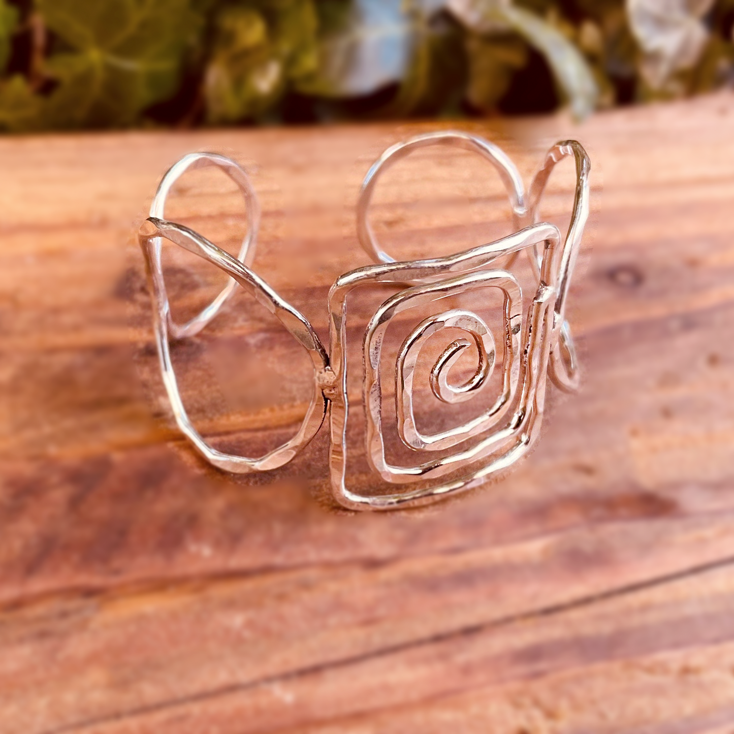 Bracciale spirale in argento martellato | regolabile | Fatto a mano