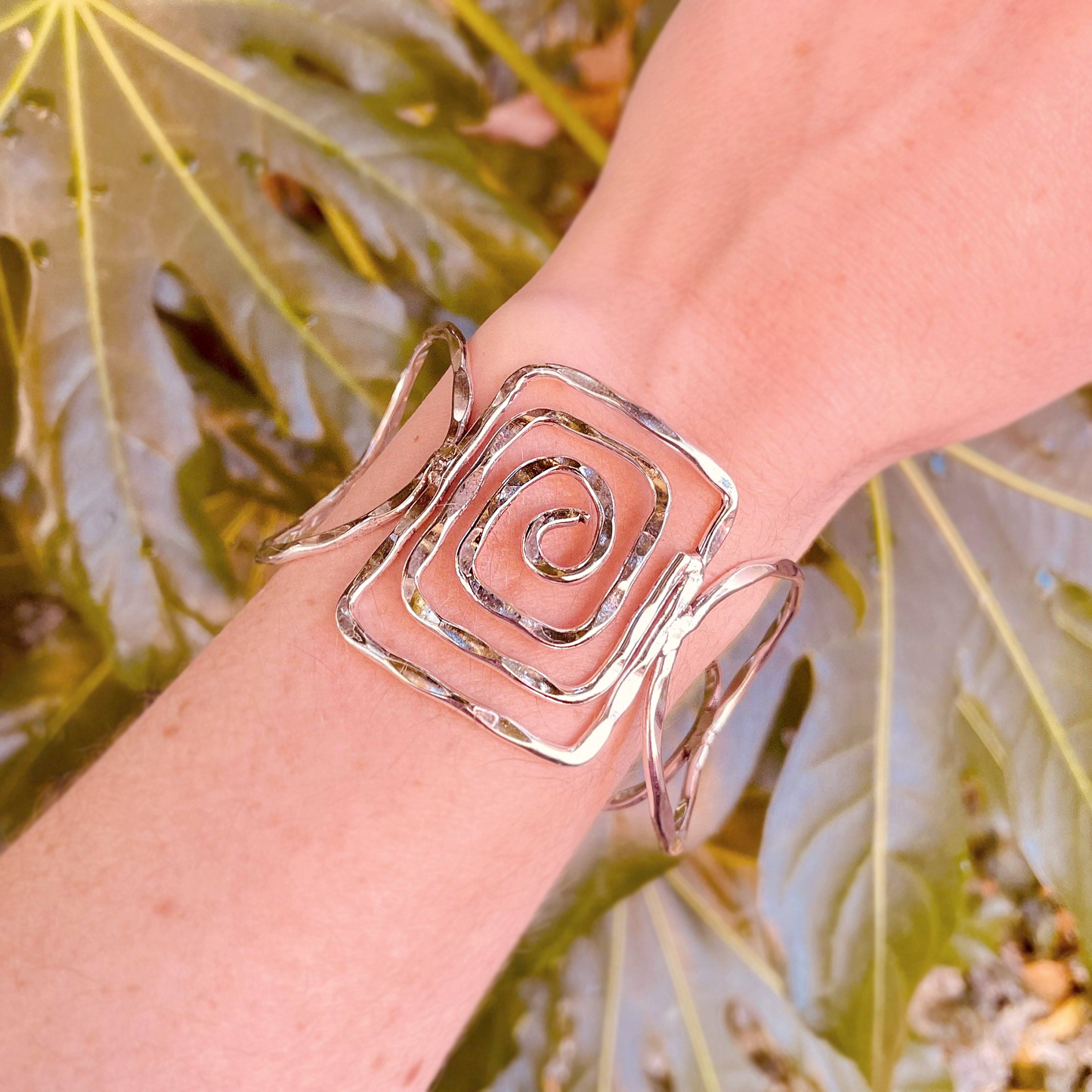Bracciale spirale in argento martellato | regolabile | Fatto a mano