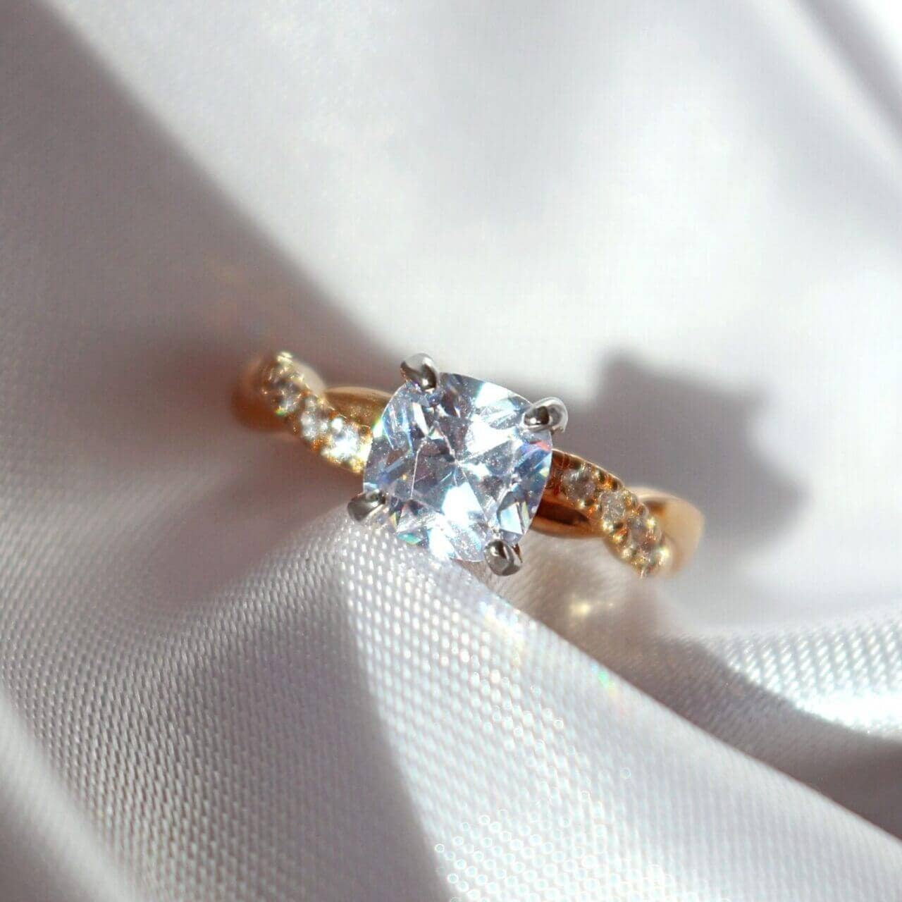 «Cenerentola» | Anello solitario | 18K