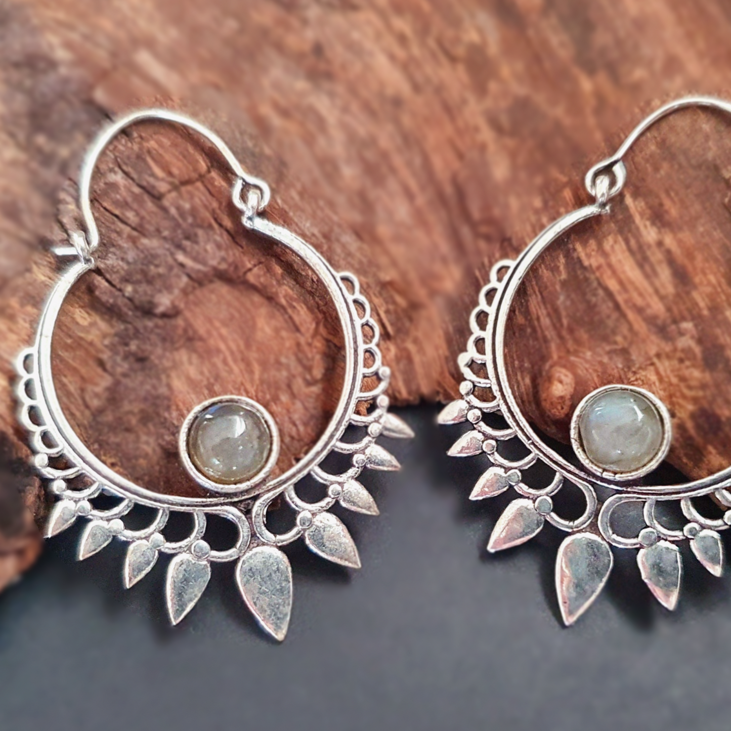 Orecchini a cerchio | Ottone placcato in argento | labradorite | Fatto a mano