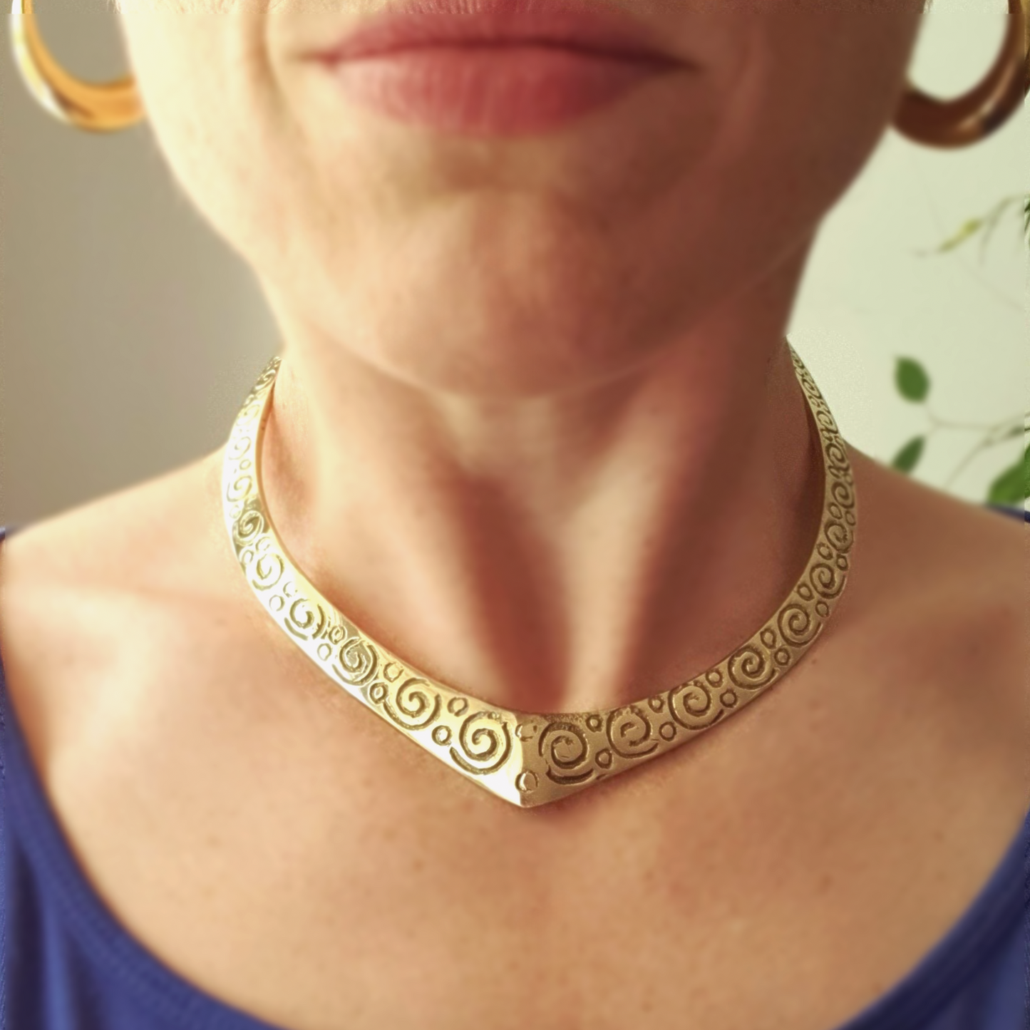 Collana girocollo in ottone | Spirali incise | Fatto a mano