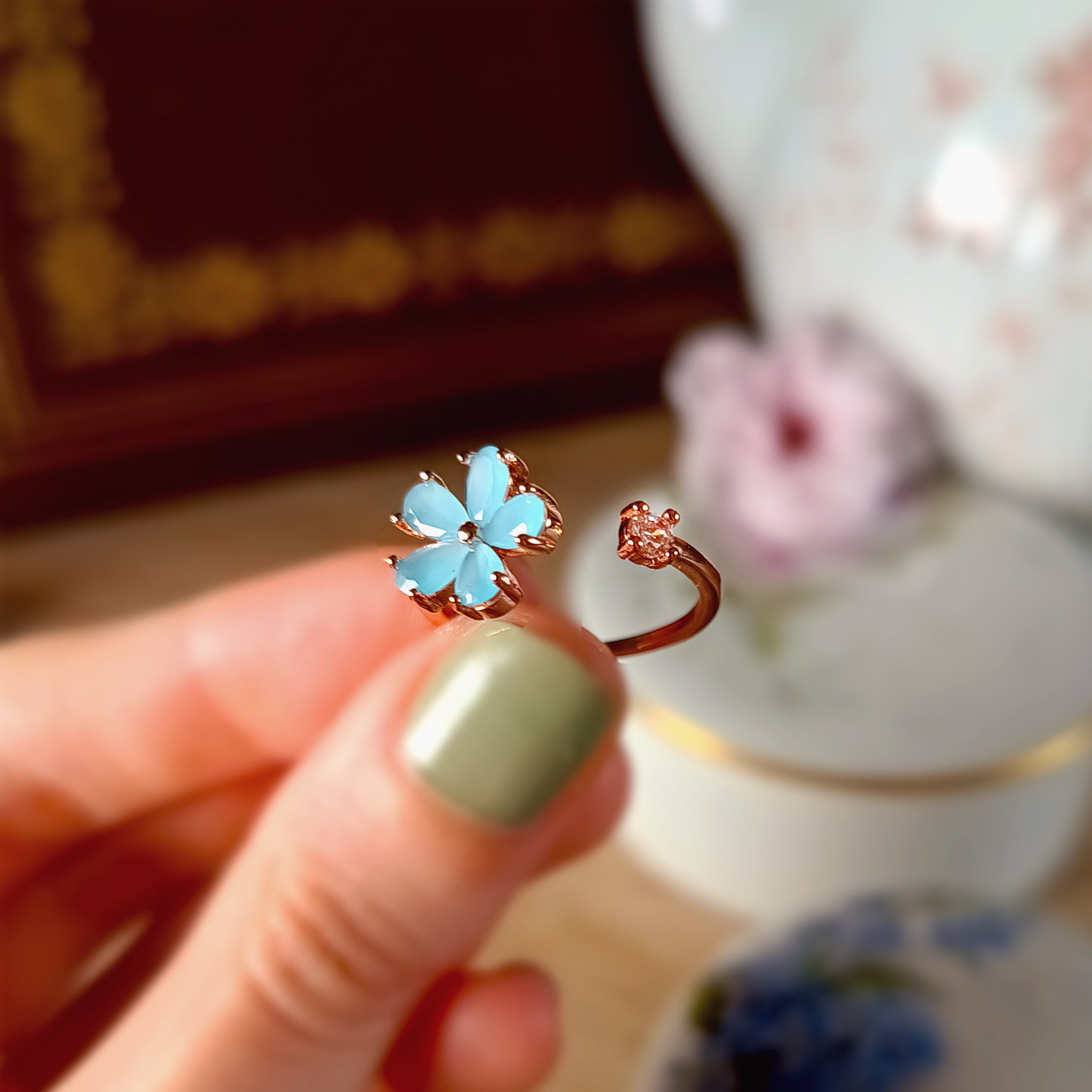 Anello Secret Garden | Petali Zirconi | Fiore Azzurro | Placcato Oro Rosa