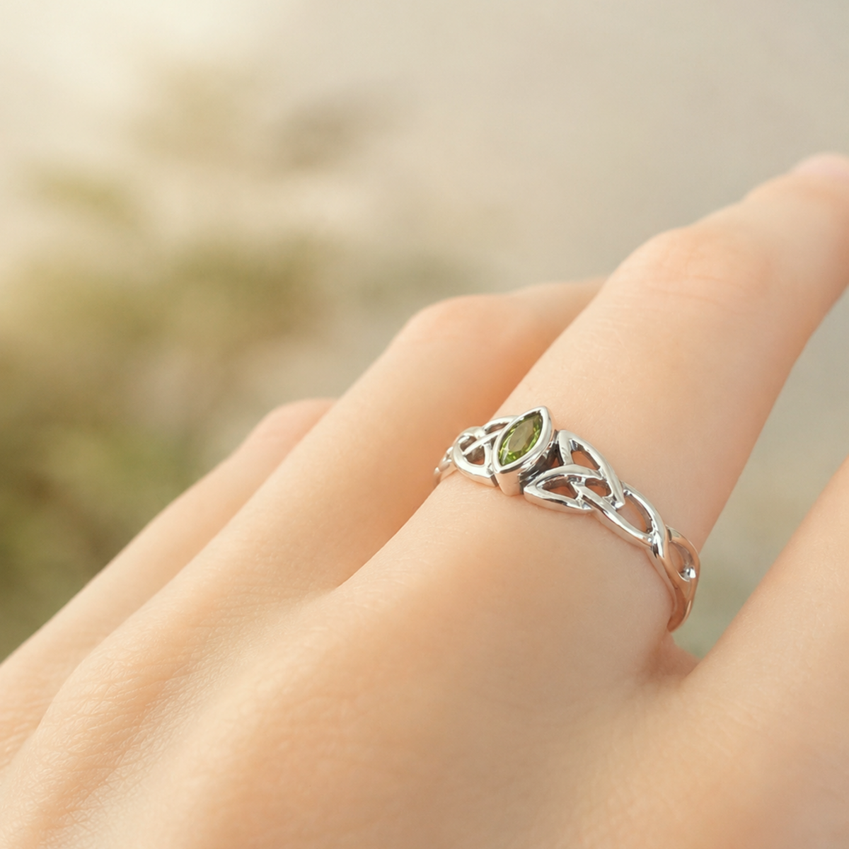 Anello celtico con pietra peridoto verde in argento sterling 925