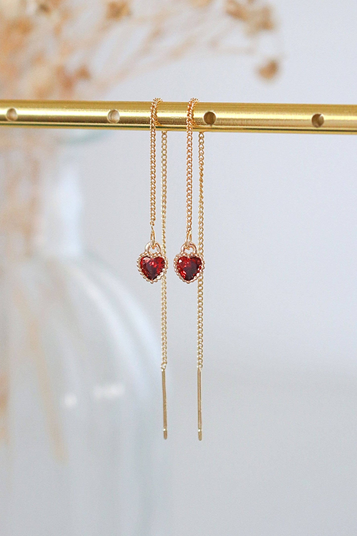Darling | Orecchini Pendenti a Catena | Cuore in Zirconia Cubica Rossa | Placcati Oro 24K