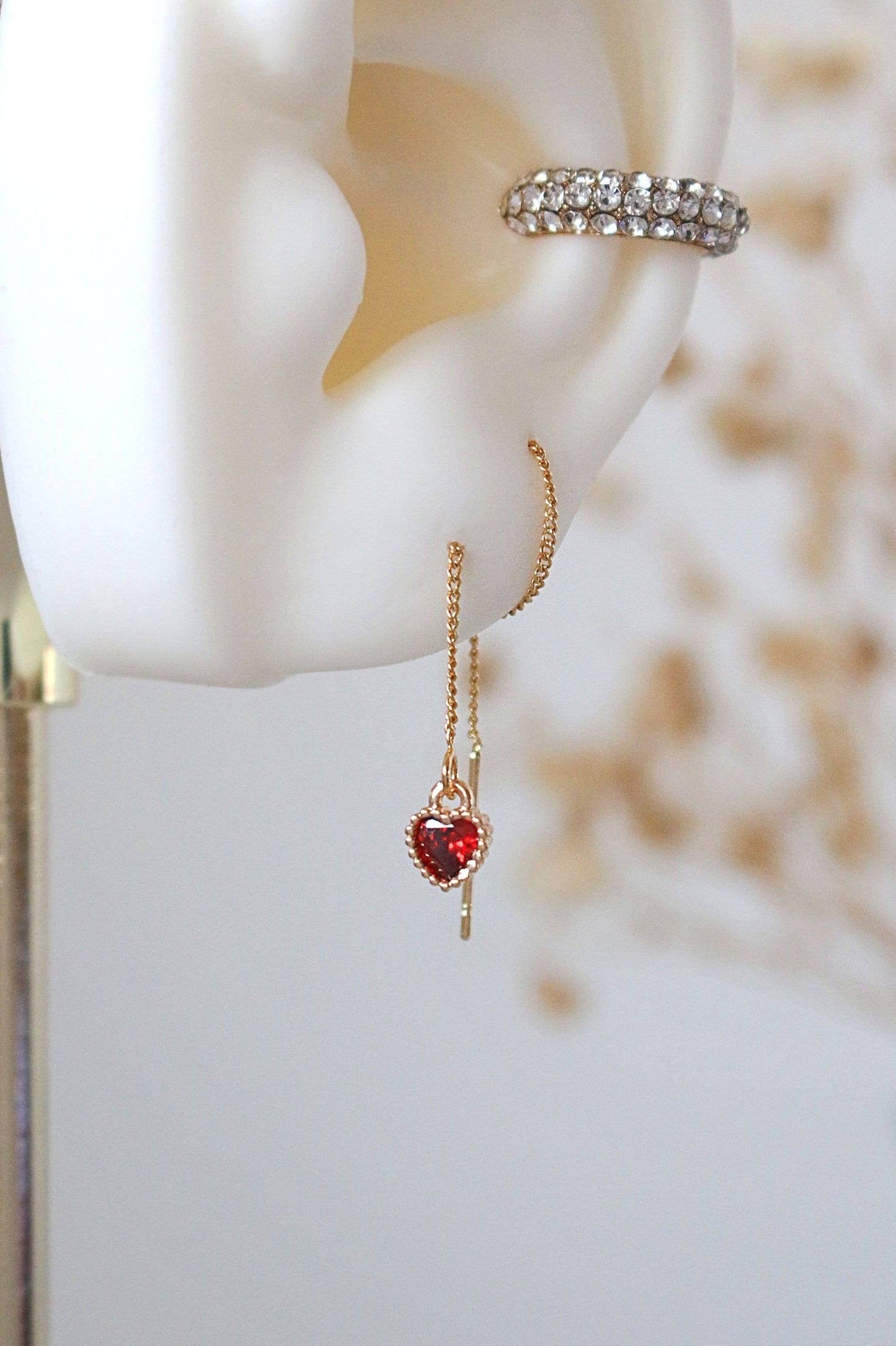 Darling | Orecchini Pendenti a Catena | Cuore in Zirconia Cubica Rossa | Placcati Oro 24K