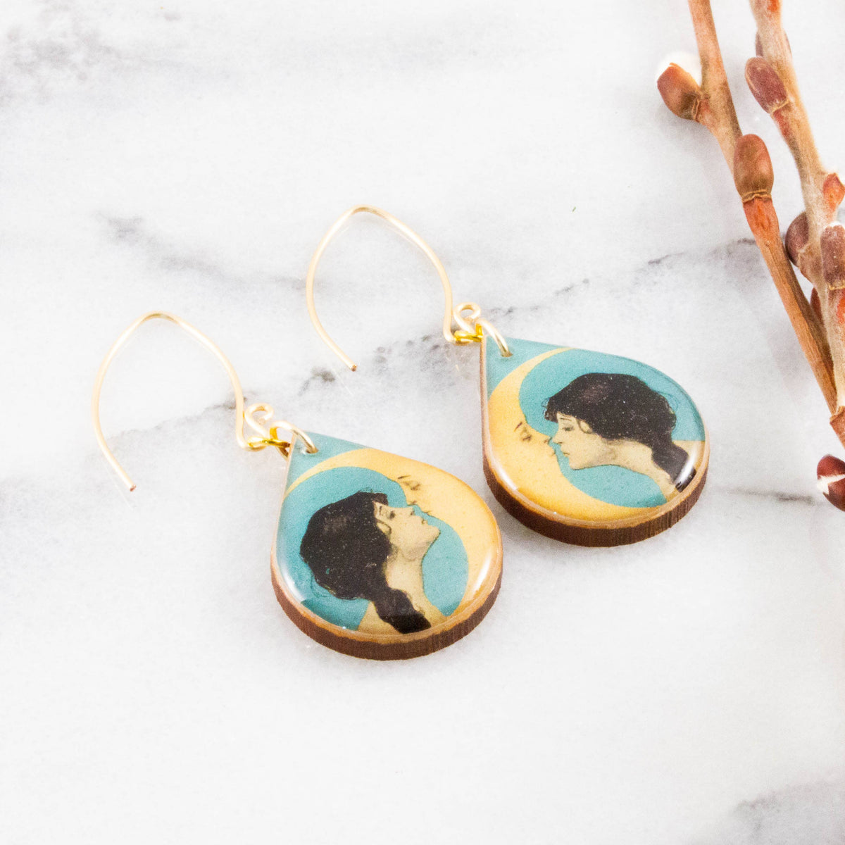 Orecchini in legno d’acero stile Art Nouveau con luna