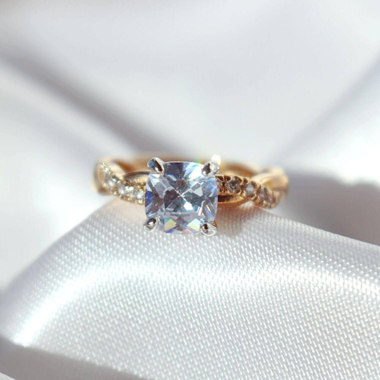 «Cenerentola» | Anello solitario | 18K