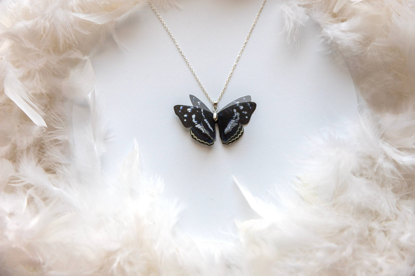 Ciondolo a forma di farfalla Midnight Black fatto a mano in stile Boho