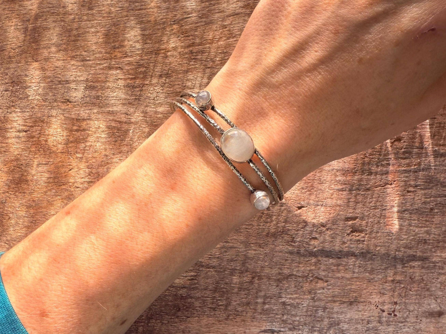 Bracciale in Ottone Martellato | Pietra di Luna | Regolabile | Artigianale