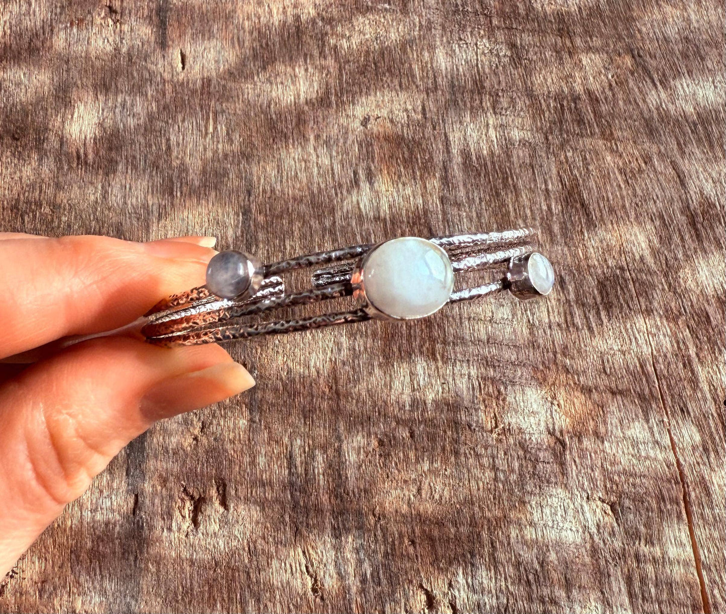 Bracciale in Ottone Martellato | Pietra di Luna | Regolabile | Artigianale