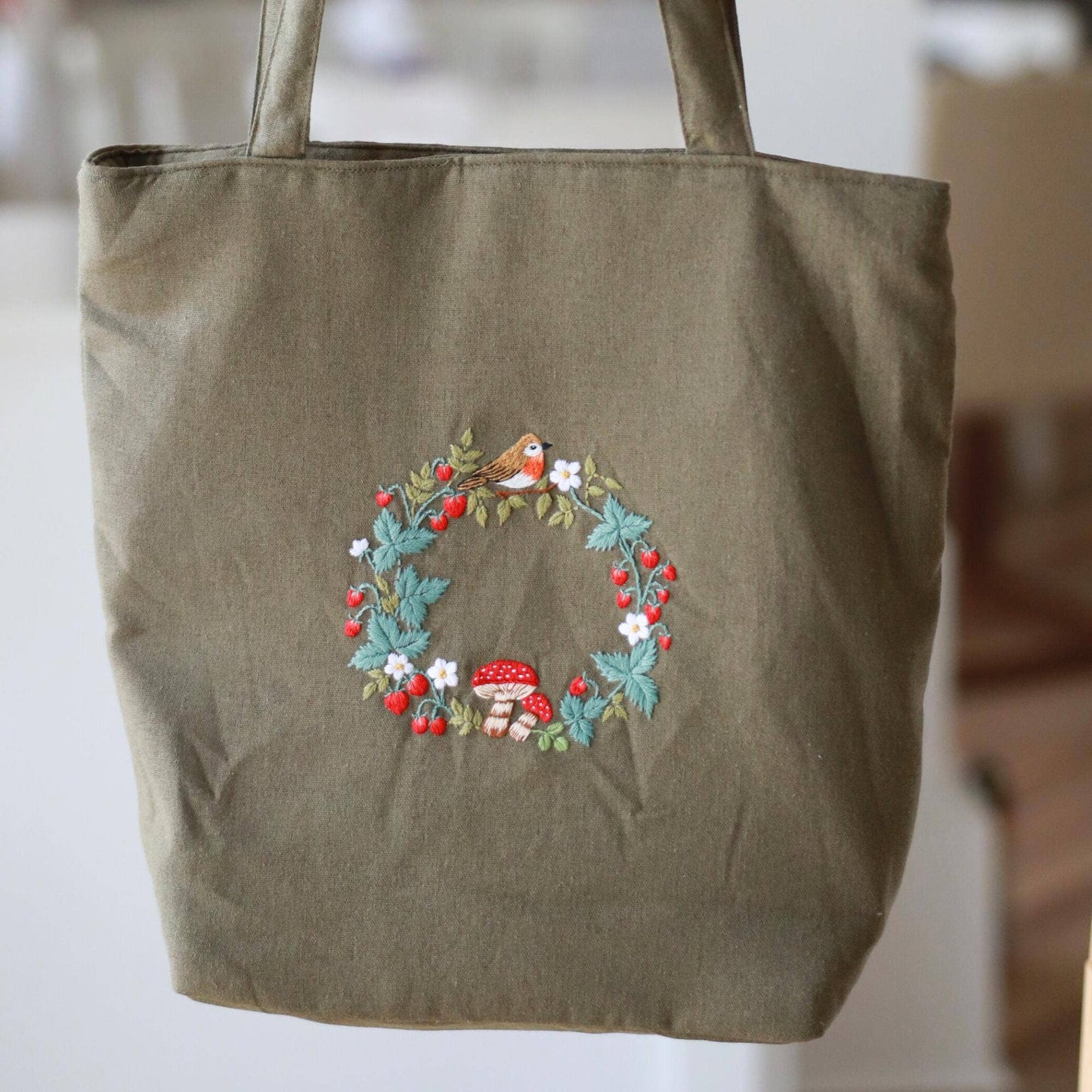 Fragolina | Borsa Tote in Lino Verde Oliva con Ricamo | Cerniera e foderata | Fatto a Mano