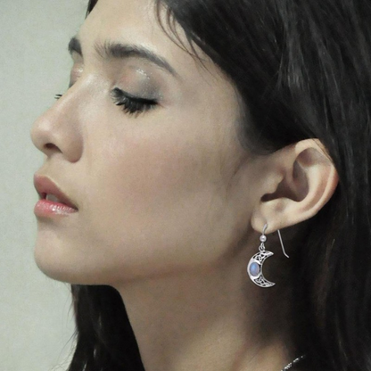 Orecchini a Mezzaluna con Nodo Celtico | Argento Sterling | Pietra di Luna Arcobaleno