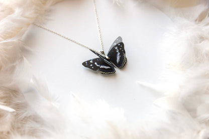 Ciondolo a forma di farfalla Midnight Black fatto a mano in stile Boho