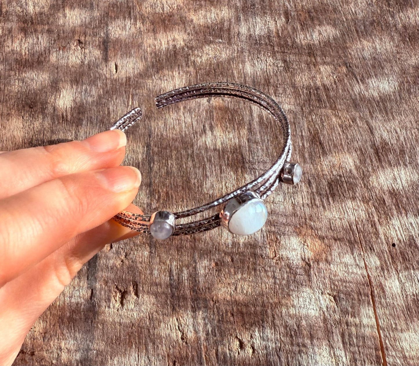 Bracciale in Ottone Martellato | Pietra di Luna | Regolabile | Artigianale