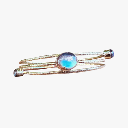 Bracciale in Ottone Martellato con Labradorite | Regolabile | Artigianale