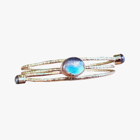 Bracciale in Ottone Martellato con Labradorite | Regolabile | Artigianale