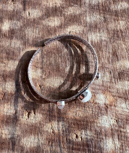 Bracciale in Ottone Martellato | Pietra di Luna | Regolabile | Artigianale