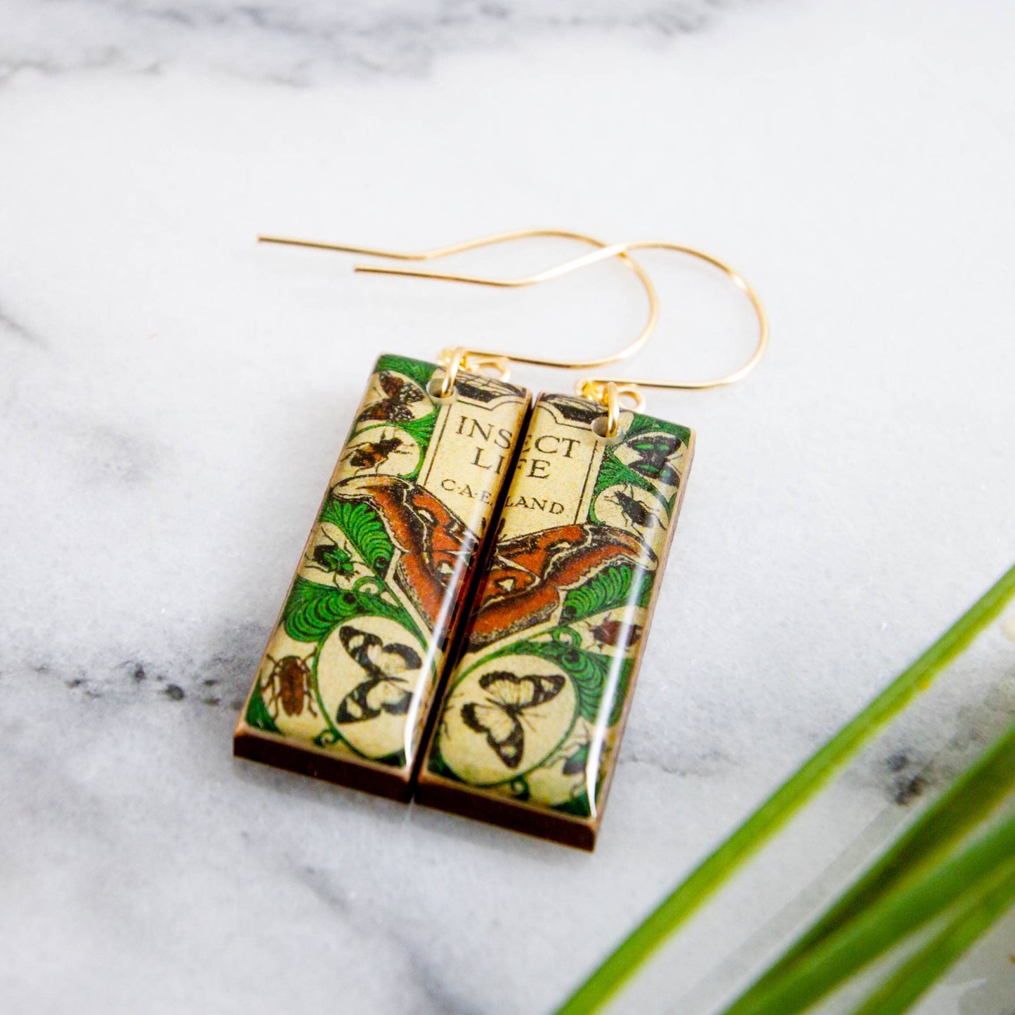 Orecchini rettangolari Libro "Insect Life" e falene | Stile Vintage