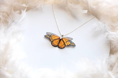 Collana con ciondolo a forma di farfalla monarca fatta a mano in stile boho