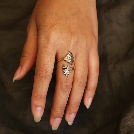 Anello con Foglia di Ginkgo  Regolabile in Bronzo