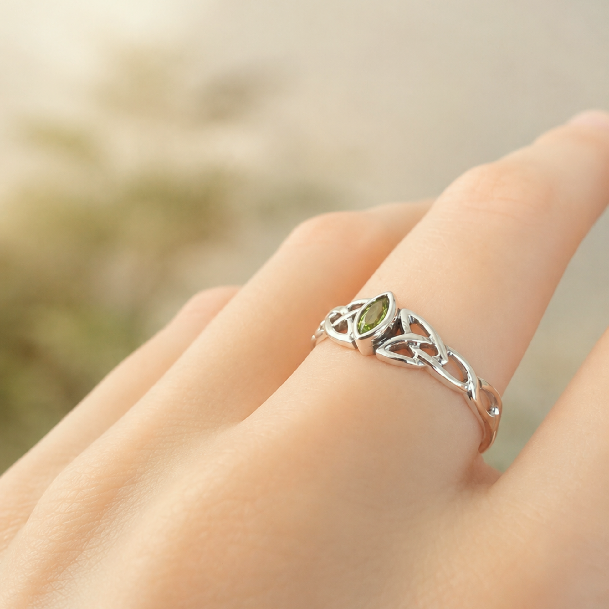 Anello celtico con pietra peridoto verde in argento sterling 925