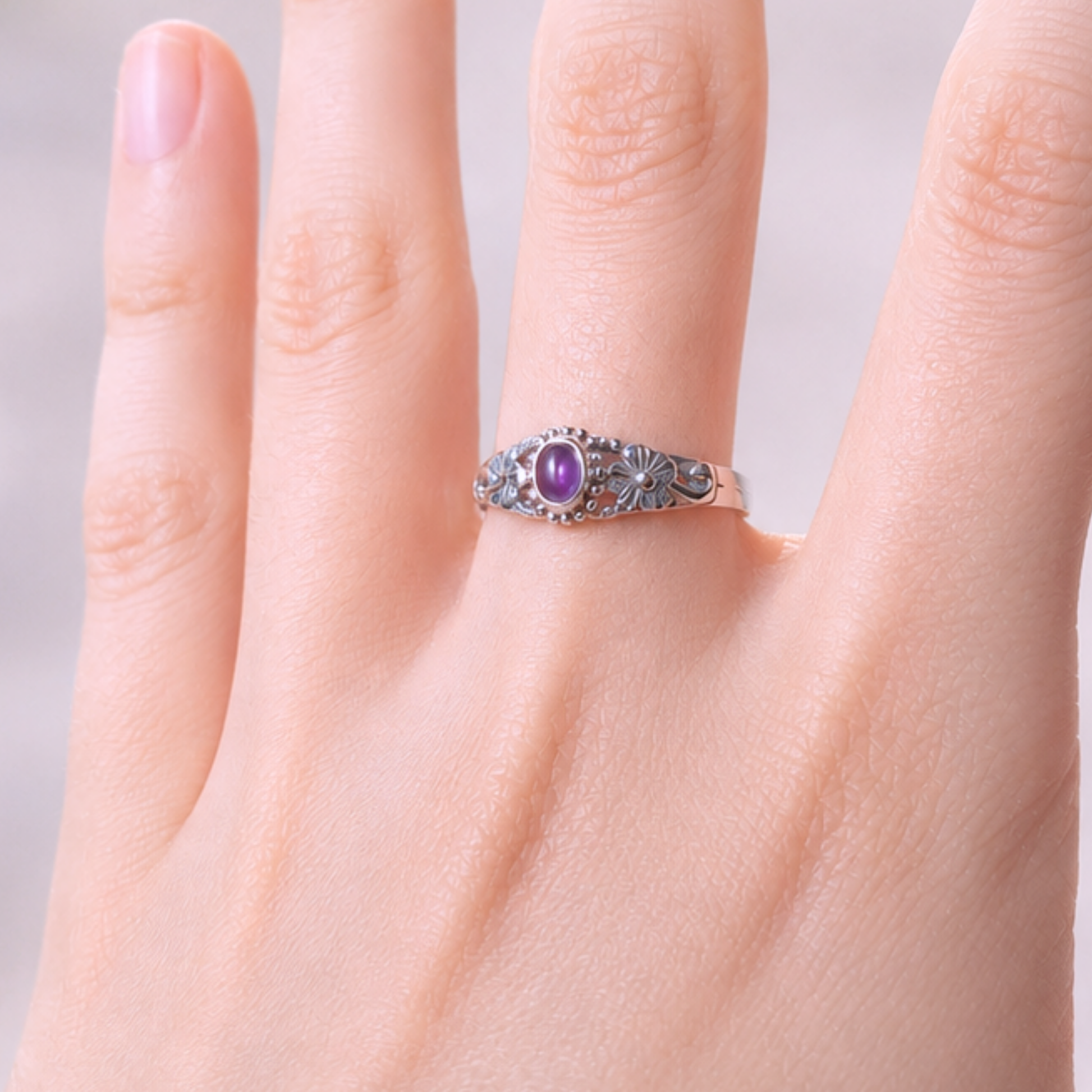 Anello floreale con ametista naturale in argento sterling 925
