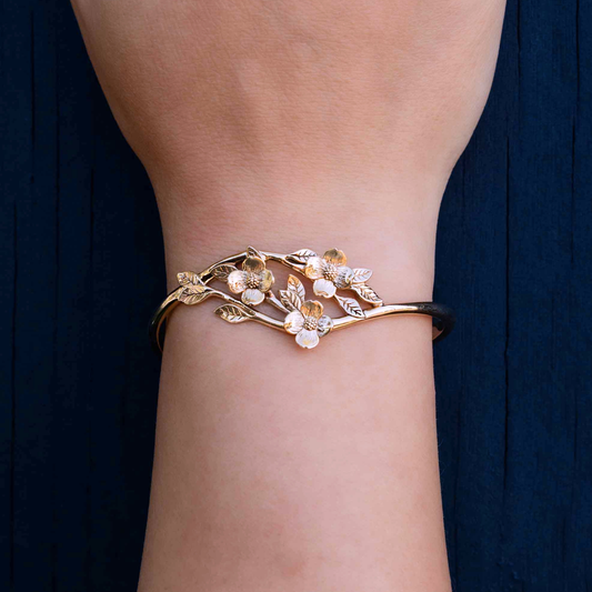 Bracciale regolabile con fiore di corniolo in Bronzo