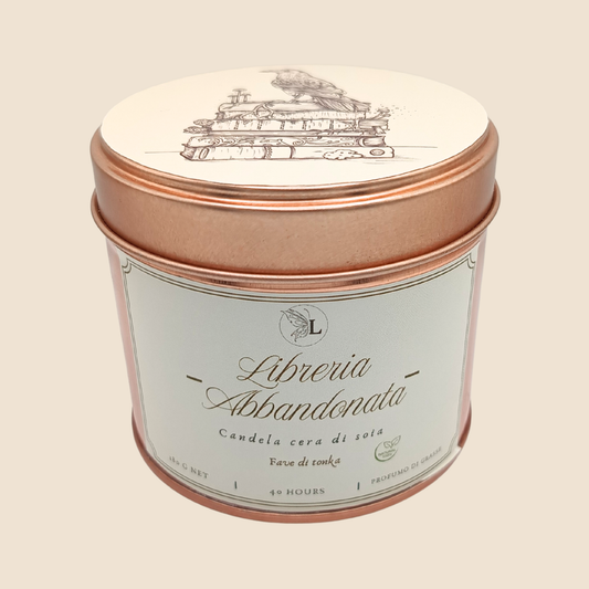 Candela da 180 g dalle note calde legnose e aromatiche