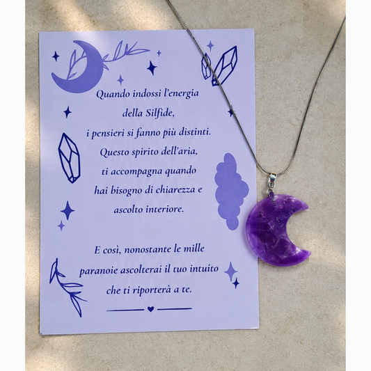 Ciondolo in ametista naturale viola con card illustrata della Driade Notturna