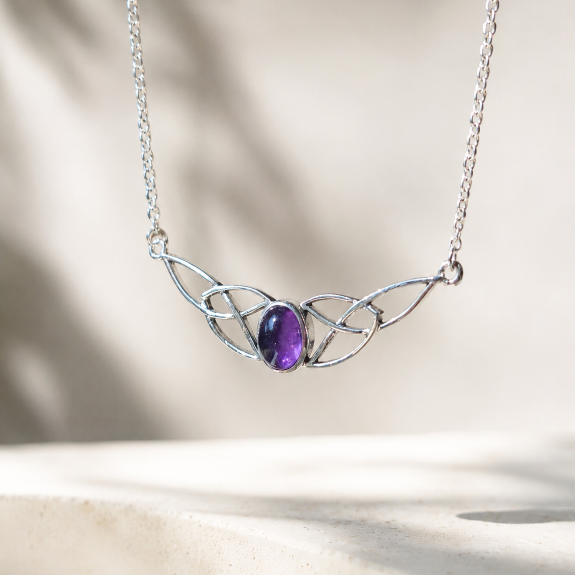 Collana con ametista naturale e intreccio celtico in argento sterling 925
