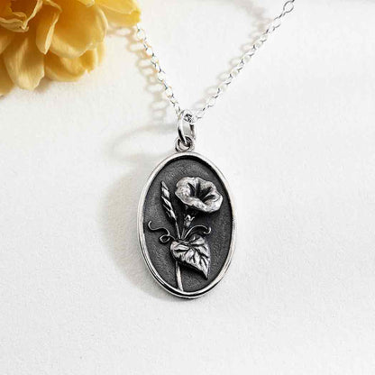 Collana ipomea in argento, gioiello floreale simbolo di resilienza