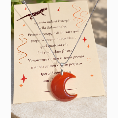 Collana mezzaluna in corniola naturale con card Luna della Salamandra