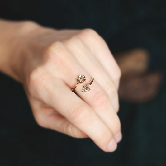 Anello regolabile Ape e fiore di ciliegio in Bronzo
