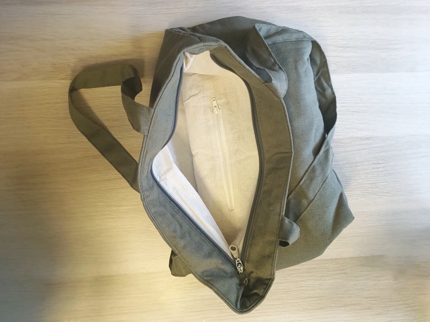 Fragolina | Borsa Tote in Lino Verde Oliva con Ricamo | Cerniera e foderata | Fatto a Mano