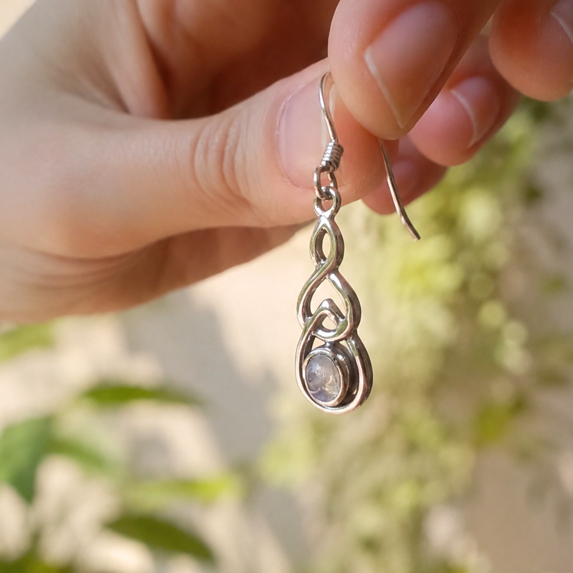 Orecchini celtici con pietra di luna arcobaleno in argento sterling 925