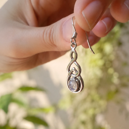 Orecchini celtici con pietra di luna arcobaleno in argento sterling 925