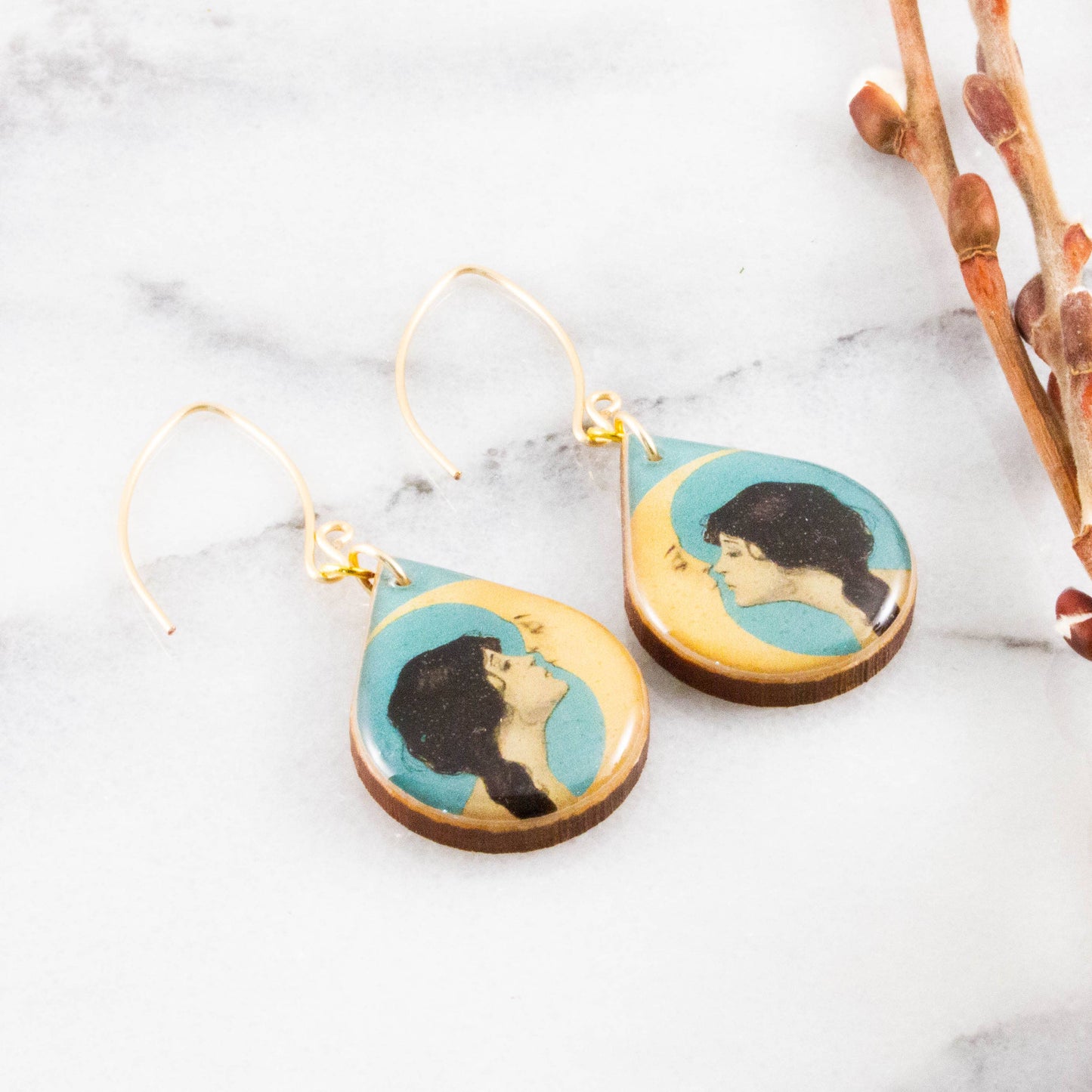 Orecchini in legno d’acero stile Art Nouveau con luna