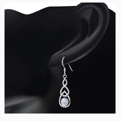 Orecchini pendenti celtici in argento 925 indossati