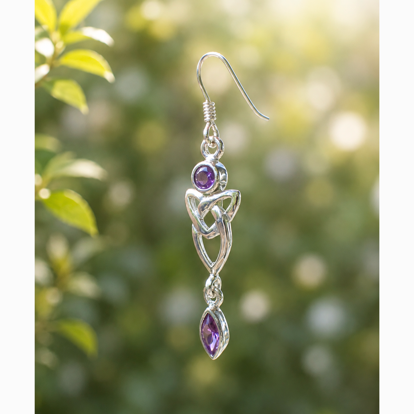 Orecchino celtico Triquetra in argento 925 con zirconia viola