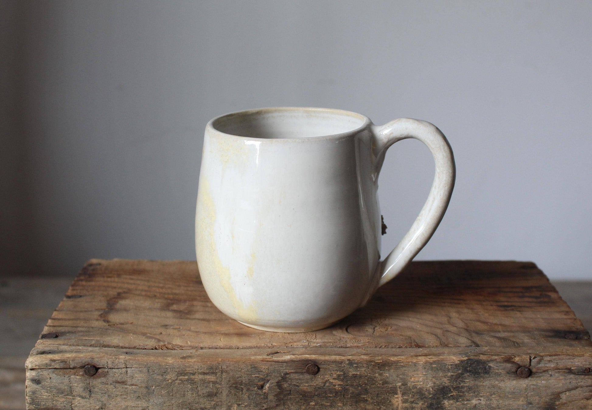 Tazza in ceramica fatta a mano con decorazione Amanita muscaria