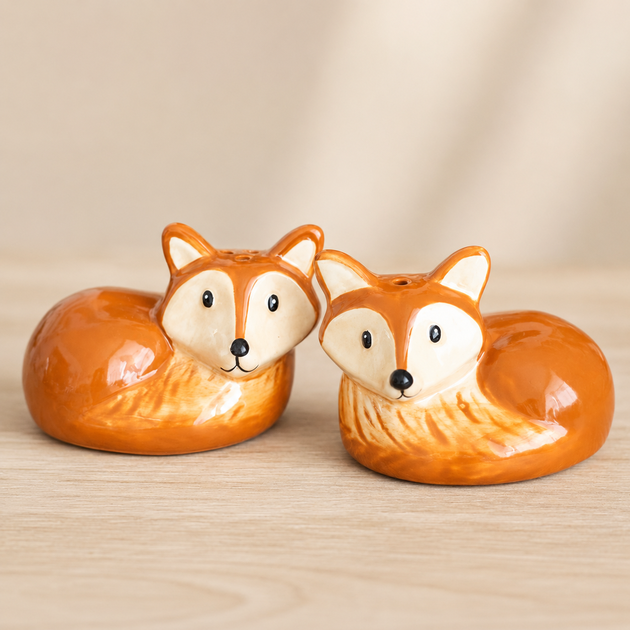 Volpine Spargi sale e pepe in Ceramica