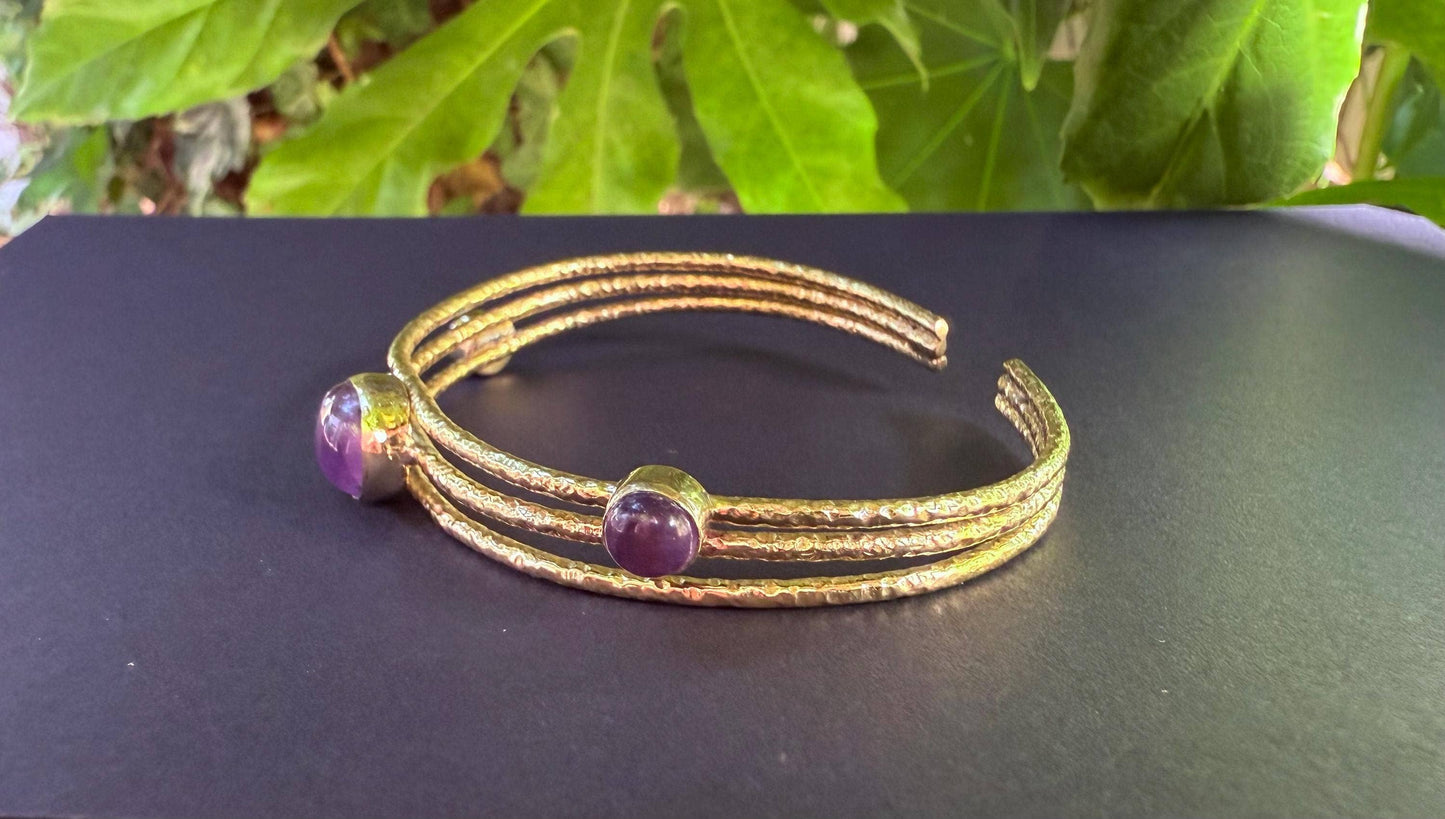 Bracciale in Ottone Martellato con Ametista | Regolabile | Artigianale