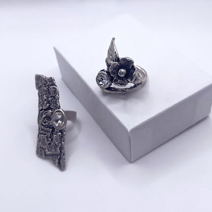Ancient Petal | Set Anelli in Argento Anticato con Cristallo