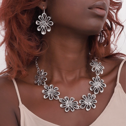 Mystic Blossoms | Set di collana e orecchini con design floreale| placcato in argento antico