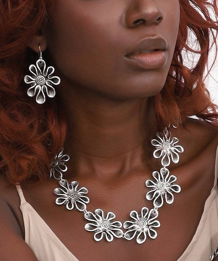 Mystic Blossoms | Set di collana e orecchini con design floreale| placcato in argento antico