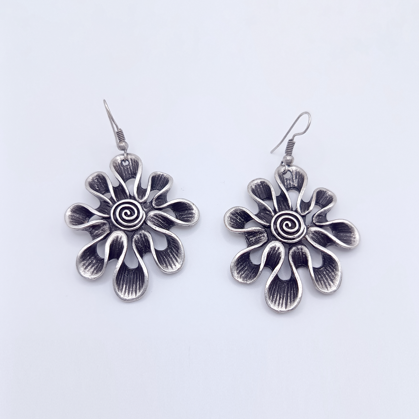 Mystic Blossoms | Set di collana e orecchini con design floreale| placcato in argento antico