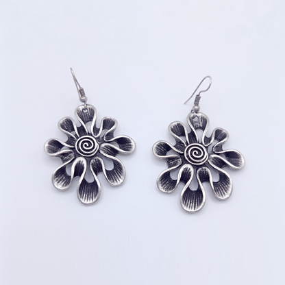 Mystic Blossoms | Set di collana e orecchini con design floreale| placcato in argento antico